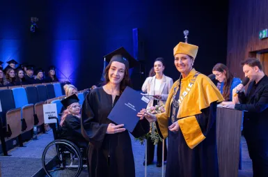 Uroczystość wręczenia dyplomów absolwentom 2025 za nami! | Aktualności | Uniwersytet WSB Merito w Gdańsku: Zdjęcie