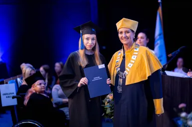 Uroczystość wręczenia dyplomów absolwentom 2025 za nami! | Aktualności | Uniwersytet WSB Merito w Gdańsku: zdj