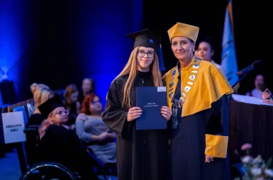 Uroczystość wręczenia dyplomów absolwentom 2025 za nami! | Aktualności | Uniwersytet WSB Merito w Gdańsku: zdj