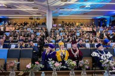 Uroczystość wręczenia dyplomów absolwentom 2025 za nami! | Aktualności | Uniwersytet WSB Merito w Gdańsku: Zdjęcie
