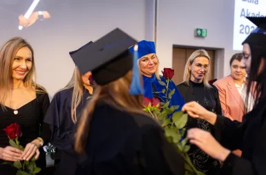 Uroczystość wręczenia dyplomów absolwentom 2025 za nami! | Aktualności | Uniwersytet WSB Merito w Gdańsku: zdj