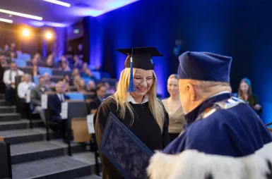 Uroczystość wręczenia dyplomów absolwentom 2025 za nami! | Aktualności | Uniwersytet WSB Merito w Gdańsku: zdj