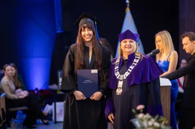 Uroczystość wręczenia dyplomów absolwentom 2025 za nami! | Aktualności | Uniwersytet WSB Merito w Gdańsku: Zdjęcie