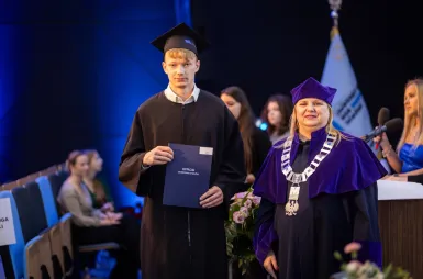 Uroczystość wręczenia dyplomów absolwentom 2025 za nami! | Aktualności | Uniwersytet WSB Merito w Gdańsku: zdj