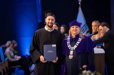 Uroczystość wręczenia dyplomów absolwentom 2025 za nami! | Aktualności | Uniwersytet WSB Merito w Gdańsku: Zdjęcie