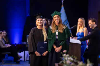 Uroczystość wręczenia dyplomów absolwentom 2025 za nami! | Aktualności | Uniwersytet WSB Merito w Gdańsku: zdj