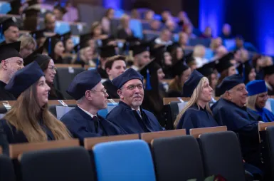 Uroczystość wręczenia dyplomów absolwentom 2025 za nami! | Aktualności | Uniwersytet WSB Merito w Gdańsku: Zdjęcie