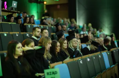 Uroczystość wręczenia dyplomów absolwentom 2025 za nami! | Aktualności | Uniwersytet WSB Merito w Gdańsku: zdj