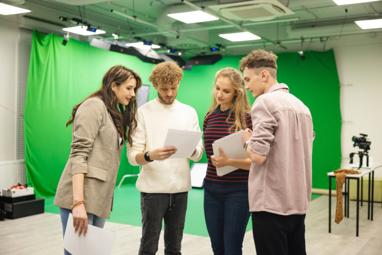 Fotografia i animacja cyfrowa | Studia I stopnia w Gdańsku | Uniwersytet WSB Merito w Gdańsku: Studenci w studio z green screenem
