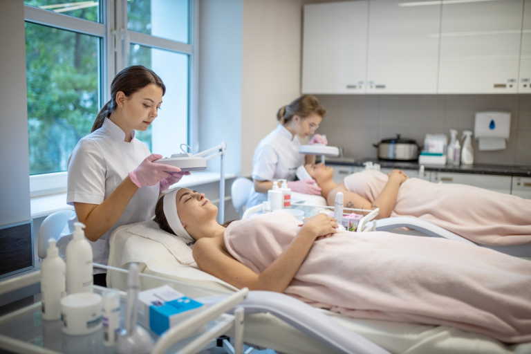 Kosmetologia anti-aging | Studia II stopnia w Gdańsku | Uniwersytet WSB Merito w Gdańsku: Laboratorium kosmetologiczne 