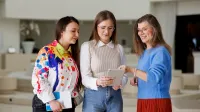 Przygotowanie pedagogiczne | Studia podyplomowe w Gdyni | Uniwersytet WSB Merito Gdynia: Trzy kobiety rozmawiają o zagadnieniu 