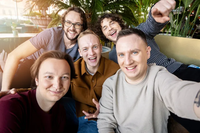 Administracja publiczna | Studia I stopnia w Gdyni | Uniwersytet WSB Merito Gdynia: stuenci-grupa-selfie