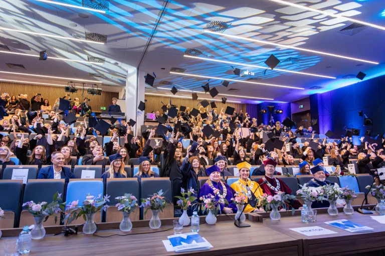 Uroczystość wręczenia dyplomów absolwentom 2025 za nami! | Aktualności | Uniwersytet WSB Merito Gdynia: gala 2025