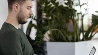 Zarządzanie logistyką w służbach mundurowych | Studia podyplomowe w Łodzi | Uniwersytet WSB Merito Łódź: Student Uniwersytetu WSB Merito w Łodzi uczy się.