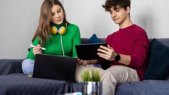 Tester oprogramowania dla aplikacji mobilnych i serwerowych z zastosowaniem AI | Studia podyplomowe w Łodzi | Uniwersytet WSB Merito Łódź: Studenci uczą się wspólnie na Uniwersytecie WSB Merito w Łodzi