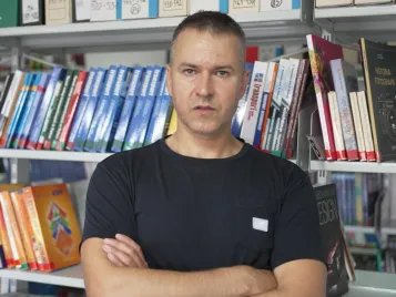 Szkoły partnerskie | Uniwersytet WSB Merito Łódź: Łódź - biblioteka - student - Michał Matczak