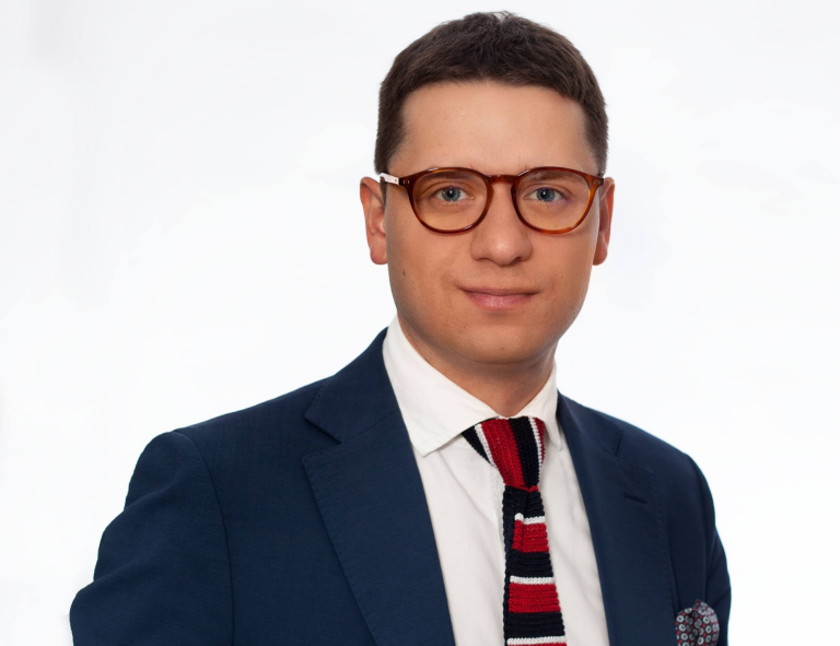 Czy da się dziś wyłączyć państwo? O cyberatakach, AI i bezpieczeństwie przyszłości [PODCAST] | Aktualności | Uniwersytet WSB Merito Łódź: dr Mateusz Ziętarski