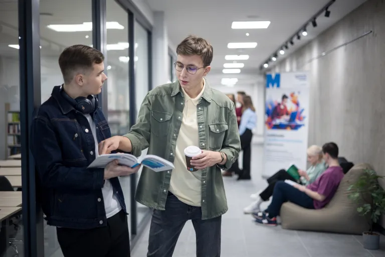 Administracja i bezpieczeństwo wewnętrzne | Studia II stopnia ze studiami podyplomowymi w Łodzi | Uniwersytet WSB Merito Łódź: Student Uniwersytetu WSB Merito w Łodzi uczy się.
