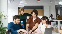 Management | Studia I stopnia w Opolu | Uniwersytet WSB Merito Opole: Główna grafika: Opole - studia I stopnia - Management - Grupa uczących się studentów 