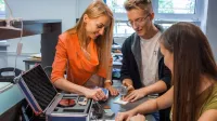 Logistyka i spedycja międzynarodowa | Studia I stopnia w Opolu | Uniwersytet WSB Merito Opole: Grafika główna: Opole - studia I stopnia inżynierskie - Logistyka: Logistyka i spedycja międzynarodowa- studenci uczestniczą w zajęciach logistycznych