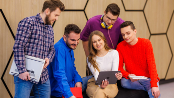 Wyniki wyszukiwania | Uniwersytet WSB Merito Opole: Zdjęcie główne: Opole - pedagogika - grupa młodych ludzi rozmawia o projekcie