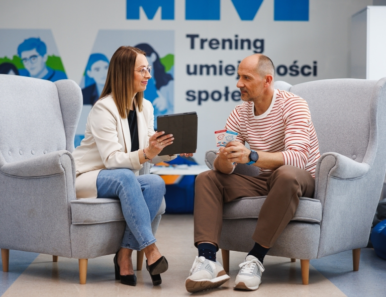 Psychologia kliniczna | Studia jednolite magisterskie w Opolu | Uniwersytet WSB Merito Opole: Studenci w sali Treningu Umiejętności Społecznych