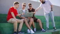 Mobile Software Developer | Studia I stopnia w Poznaniu | Uniwersytet WSB Merito w Poznaniu: Poznań - studia I stopnia - studenci z latopem