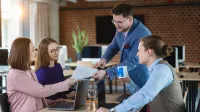 Finanse i rachunkowość | Studia II stopnia ze studiami podyplomowymi w Poznaniu | Uniwersytet WSB Merito w Poznaniu: Główna grafika: Poznań - studia podyplomowe - Uczestnicy studiów podyplomowych podczas zajęć