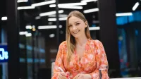 Filologia | Studia II stopnia ze studiami podyplomowymi w Poznaniu | Uniwersytet WSB Merito w Poznaniu: Główna grafika: Poznań - studia podyplomowe - Uczestnicy studiów podyplomowych podczas sesji zdjęciowej