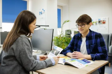 Университет ВСБ Мерито в Ополе | Университеты ВСБ Мерито: students talking