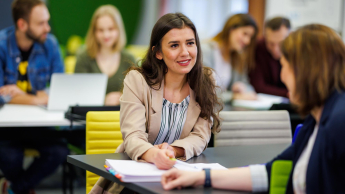 Finanse i rachunkowość | Studia II stopnia w Szczecinie | Uniwersytet WSB Merito Szczecin: Studenci na zajęciach 
