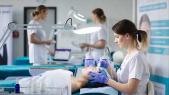 Kosmetologia Ogólna z Elementami Wizażu i Stylizacji | Studia I stopnia w Szczecinie | Uniwersytet WSB Merito Szczecin: zabieg kosmetologiczny
