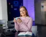 Studia stacjonarne - zyskaj aż 1820 zł zniżki w czesnym! | Aktualności | Uniwersytet WSB Merito Szczecin: studentka z kubkiem