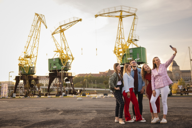Studia stacjonarne - zyskaj aż 1820 zł zniżki w czesnym! | Aktualności | Uniwersytet WSB Merito Szczecin: studenci na bulwarach