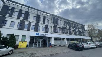Poznaj nas | Uniwersytet WSB Merito w Toruniu: budynek Uniwersytetu WSB Merito w Toruniu od ul. Dekerta