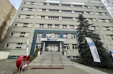 Nasz kampus | Uniwersytet WSB Merito w Toruniu: budynek Uniwersytetu WSB Merito w Toruniu od ul. Młodzieżowej