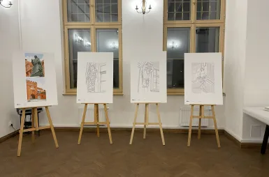 Wystawa prac studentów kierunku design w biznesie | 14-28 listopada  [GALERIA ZDJĘĆ] | Aktualności | Uniwersytet WSB Merito w Toruniu: wystawa prac „Między ideą a rynkiem” - prezentacja prac