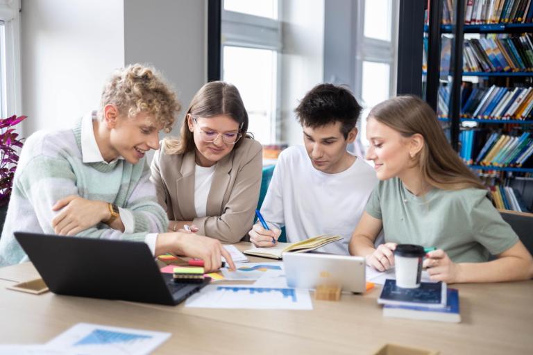 Bankowość, ubezpieczenia i rynki finansowe | Studia I stopnia w Toruniu | Uniwersytet WSB Merito w Toruniu: Toruń - studia mgr / sum - grupa studentów