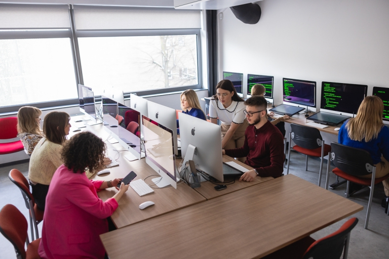 Informatyka w biznesie | Studia II stopnia ze studiami podyplomowymi w Toruniu | Uniwersytet WSB Merito w Toruniu: Główna grafika: Toruń - studia licencjackie 