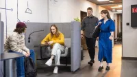 Університет ВСБ Меріто в Хожуві | Університети ВСБ Меріто: studenci na przerwie