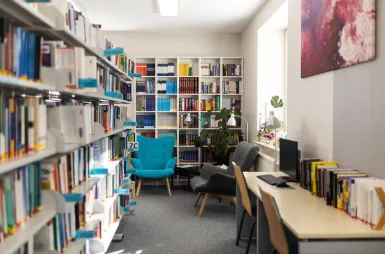 Університет ВСБ Меріто у Гдині | Університети ВСБ Меріто: wnętrze biblioteki