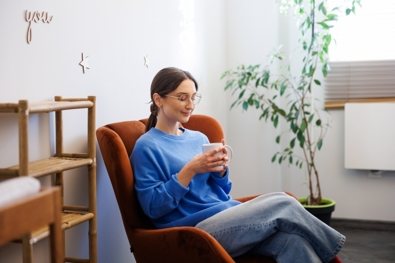 Університет ВСБ Меріто в Ополі | Університети ВСБ Меріто: A student sitting in a chair
