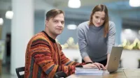 Marketing in Digital Transformation | Studia II stopnia w Warszawie | Uniwersytet WSB Merito Warszawa: Praca przy laptopie