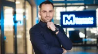 Zarządzanie cyberbezpieczeństwem | Studia podyplomowe w Warszawie | Uniwersytet WSB Merito Warszawa: mężczyzna w koszuli
