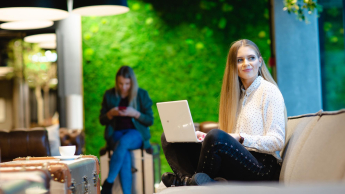 Economics of Sustainable Development | Studia II stopnia w Warszawie | Uniwersytet WSB Merito Warszawa: Uczące się studentki