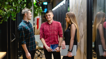 Zarządzanie zasobami ludzkimi i rozwój organizacji | Studia I stopnia w Warszawie | Uniwersytet WSB Merito Warszawa: grupa studentów
