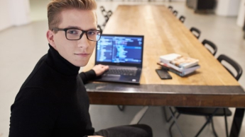 Cyberbezpieczeństwo | Studia I stopnia w Warszawie | Uniwersytet WSB Merito Warszawa: Student z IT