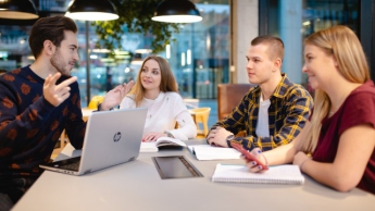 Programowanie systemów ICT | Studia I stopnia w Warszawie | Uniwersytet WSB Merito Warszawa: Spotkanie biznesowe 