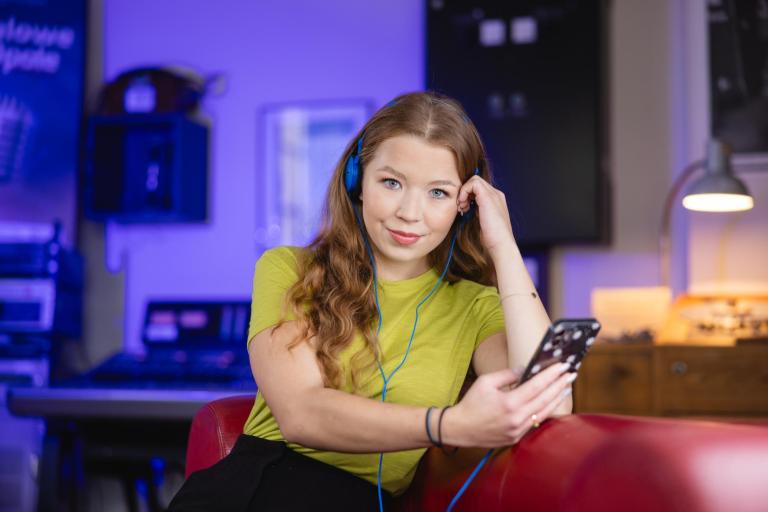 Cyfrowy uniwersytet | Uniwersytet WSB Merito Warszawa: Studentka Uniwersytetu WSB Merito w Warszawie