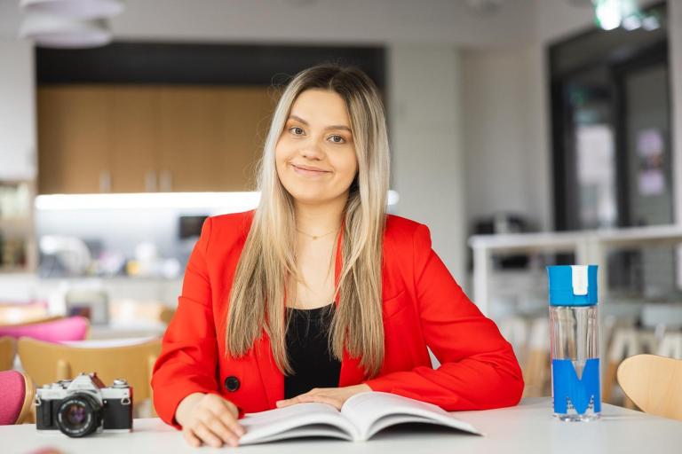 Studia II stopnia z podyplomowymi w Warszawie | Uniwersytet WSB Merito Warszawa: Studentka 
